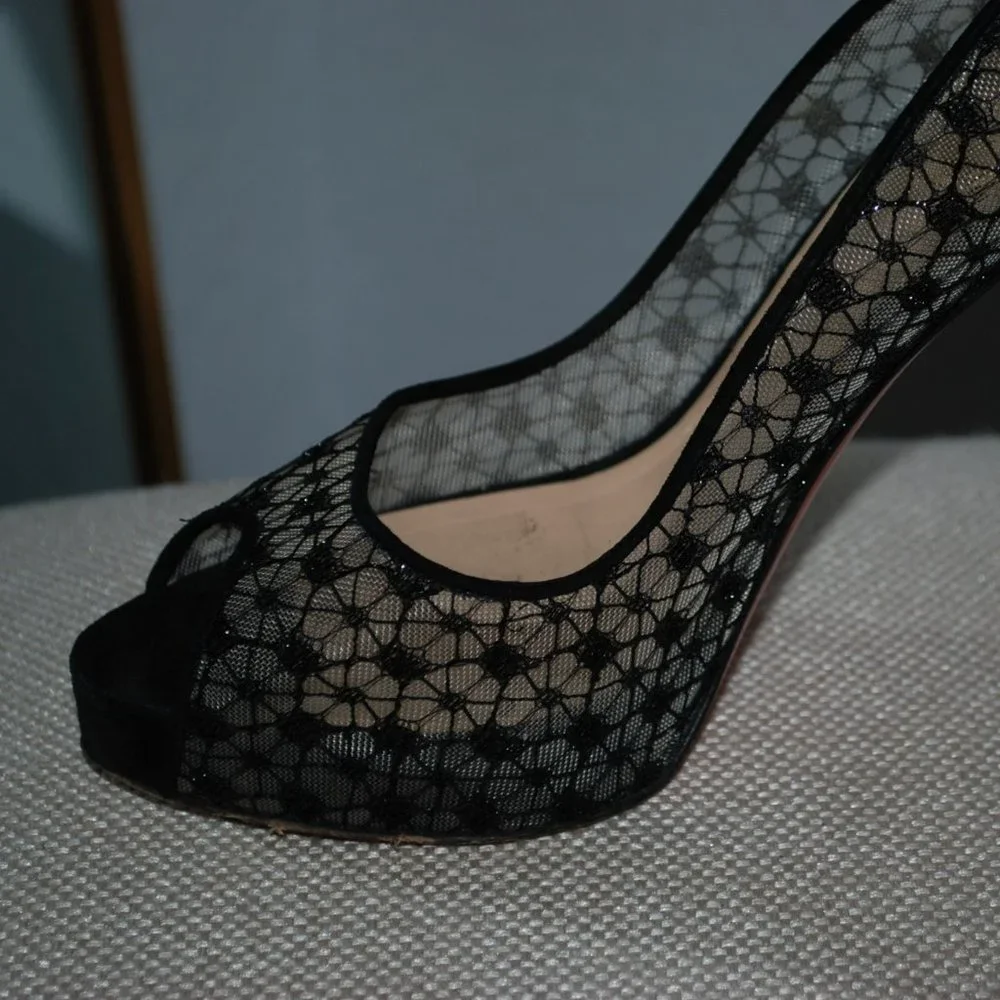 CHRISTIAN LOUBOUTIN - VERY LACE PLATFORM PUMPS - Picture 5 of 12